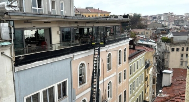 Beyoğlu'nda Masonlar Büyük Locası Derneği'nde yangın