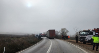 Bursa'da dar yola sığmayan beton mikseri devrildi!