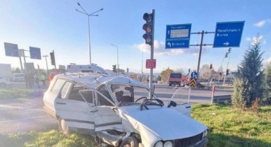 Bursa'da kırmızı ışık ihlali 1 kişinin öldüğü kaza anı kamerada