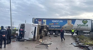 Feci kaza! Öğrenci servisi ile tır çarpıştı, 8 öğrencinin durumu ağır