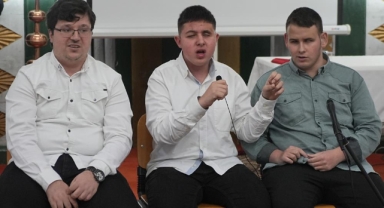 Kur'an-ı Kerim okumak için engel tanımadılar...