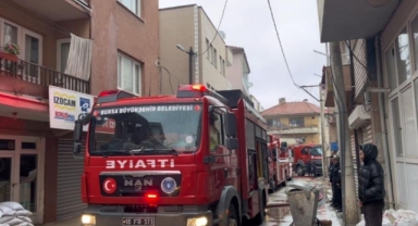 Osmangazi'de korkutan olay: Elektrik panosu yangını çatı katını kül etti