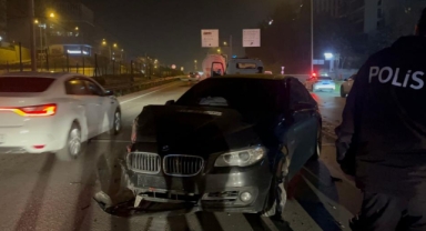 Ters şeritten ilerleyen otomobil tırla çarpıştı: 2 yaralı