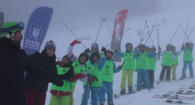 Uludağ’da öğrencilerin kayak heyecanı