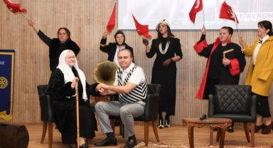 Zamansız Kadınlar oyunu Osmangazi’de sahne aldı