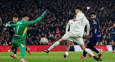 Altay Bayındır, Manchester United’ı penaltılarla tura taşıdı