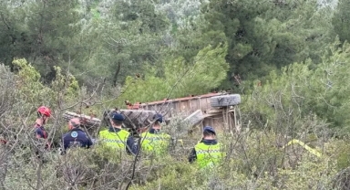 Bursa'da traktör devrildi: 1 kişi yaşamını yitirdi, 1 kişi yaralı