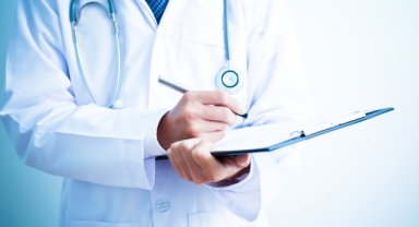 İstanbul'da özel hastanede çalışan doktor kendi hastanesini ihbar etti