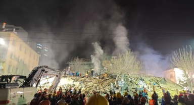 Konya’da 4 katlı bina çöktü: Enkaz altında zamana karşı yarış