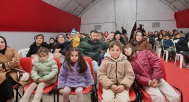 Minik eller, mutfağa girdi