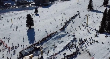 Uludağ'da kar kalığını 68 cm telesiyej sırası 100 metre