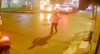 Uygulamadan kaçan alkollü sürücü polis aracına çarptı