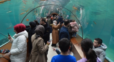 YILDIRIM BELEDİYESİ’NDEN ÇOCUKLARA KARNE HEDİYESİ