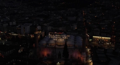 626 yıllık Ulu Cami'ye Ramazan mahyası asıldı