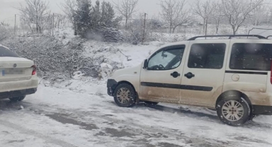 Bursa’da Yağışın yol açtığı zincirleme kaza, Trafiği kilitledi