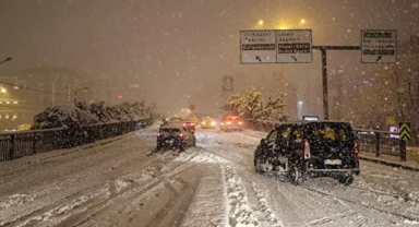 İstanbul'a Kar uyarısı: Daha soğuk, Daha yoğun kar yağışı geri dönüyor