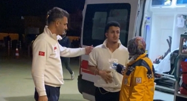 Kavgayı ayırmak isterken bıçaklandı