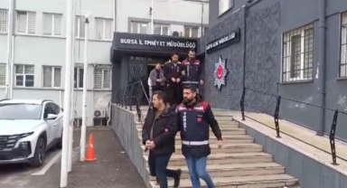 Kendilerini banka çalışanı olarak tanıtıp, 18 kişiden 2.5 milyon lira dolandırdılar