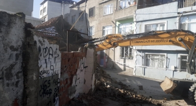 Osmangazi’de metruk bina temizliği