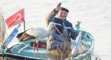 Yaren leylek için gözleri hem ufukta hem yuvada