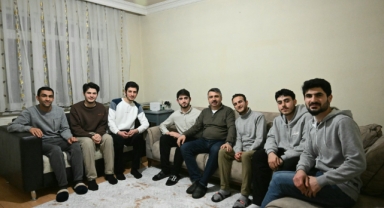 BAŞKAN YILMAZ, SAHURU GENÇLERLE YAPTI