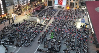 Binlerce kişi, aynı sofra etrafında buluştu