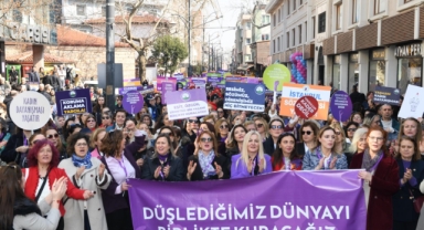Bursalı kadınlardan 8 Mart yürüyüşü