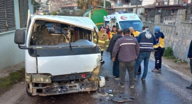 Kamyonet, kamyonla kafa kafa çarpıştı: 1 yaralı