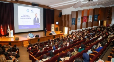 Mutlu ve başarılı çocuk yetiştirmenin formülü BUÜ’de konuşuldu