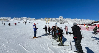 Osmangazili çocuklar Uludağ’da kayakla tanıştı
