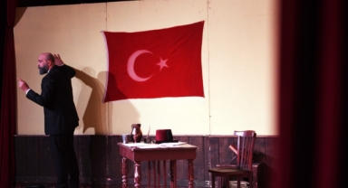 ‘Şair, Şiir, Şuur’ oyunu tiyatroseverler ile buluştu