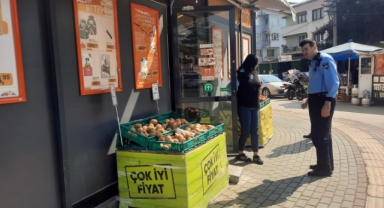 Zabıta ekipleri kaldırım işgaline müsaade etmiyor