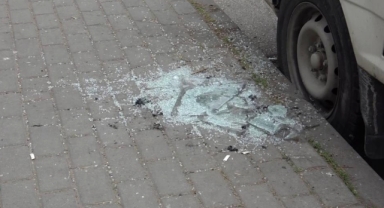 11 kere evin camını kırdı, yetmedi abisinin aracını yakmaya çalıştı
