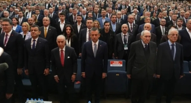 CHP 21. Kurultayında Sürpriz Gelişme: Ümit Uysal Yarıştan Çekildi