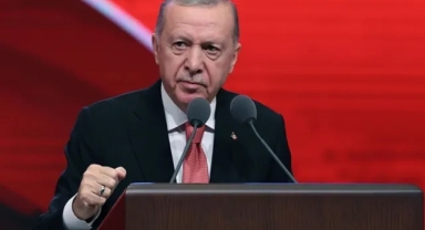Erdoğan'dan Özgür Özel'e Deprem Tepkisi: 'Skandalları Örtbas Etmeye Geldi'
