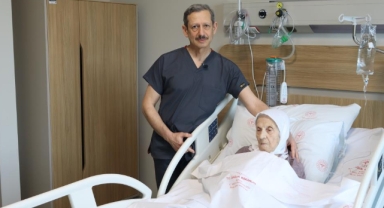 104 yaşındaki hasta, kalp ameliyatıyla sağlığına kavuştu