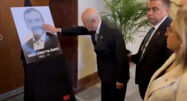 Bahçeli, 99 Gün Sonra Meclis'te: Sırrı Süreyya Önder’in Fotoğrafını Beğendi