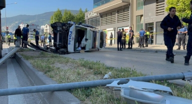 Bursa'da kadına şiddet ihbarından dönen polis aracı takla attı: 2'si polis 4 yaralı