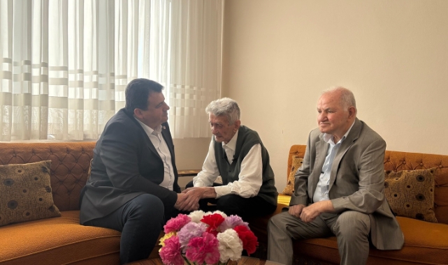 CHP’li Hasan Öztürk’ten Anlamlı Ziyaret: 101 Yaşındaki Hüseyin Ertürk’le Siyaset, Göç ve Demokrasi Üzerine Duygusal Sohbet