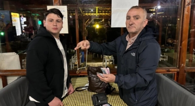 Helal olsun bu esnafa...Altın dolu çantayı sahibine teslim etti