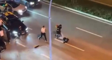 Şampiyonluk kutlamasında trafik durdu, yumruklar konuştu