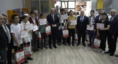 Bursa'da 656 bin 200 öğrenci karne heyecanı yaşadı