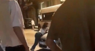 Bursa’da sokak ortasında film gibi olay: Kaputa asılan kadın araçla birlikte sürüklendi
