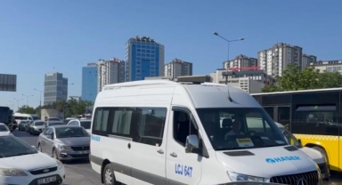 İETT otobüsü kaza yaptı: Trafik kilitlendi