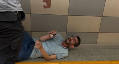 Metro istasyonunda sızıp kaldı;