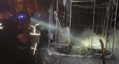 Bursa'da park halindeki karavan kül oldu