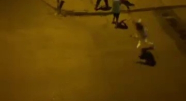 Kavga ettiği kişiye kaldırım taşıyla saldırdı