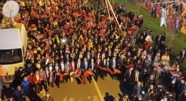 Bursa'da onbinlerce kişi Cumhuriyet coşkusuna ortak oldu