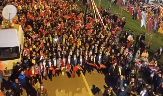 Bursa'da onbinlerce kişi Cumhuriyet coşkusuna ortak oldu