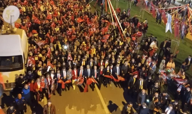 Bursa'da onbinlerce kişi Cumhuriyet coşkusuna ortak oldu